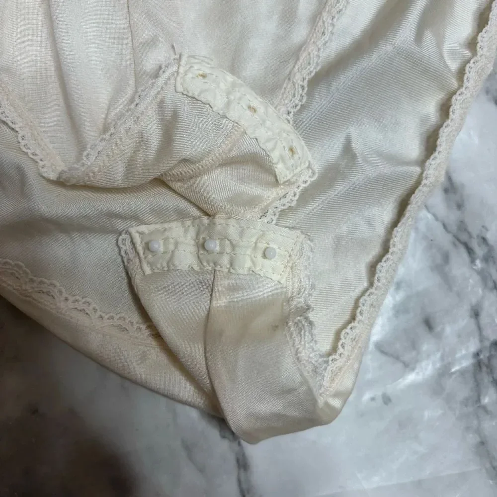 Playtex Limited Vintage White Cream Lace Detail Bodysuit snap crotch medium 90s